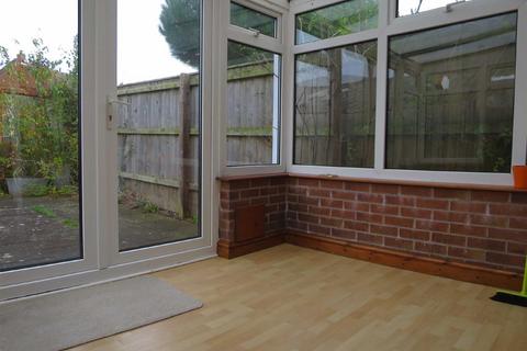 2 bedroom terraced house to rent, Barnston Court, Farndon, Chester