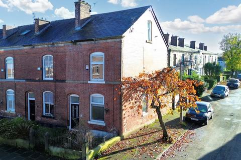 3 bedroom end of terrace house for sale, Nipper Lane, Whitefield, M45