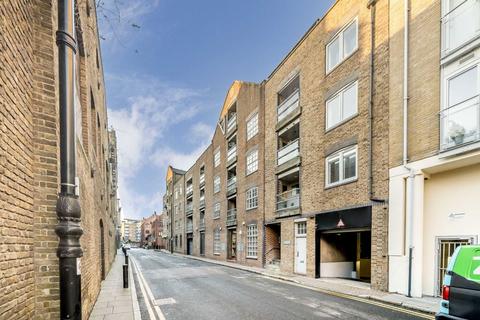 Narrow Street, London E14