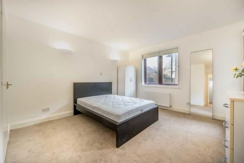 2 bedroom flat to rent, Narrow Street, London E14