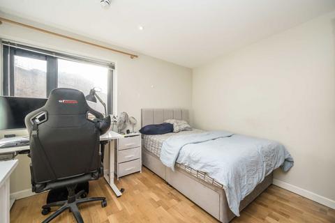 2 bedroom flat to rent, Salway Place, London E15