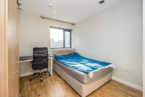 2 bedroom flat to rent, Salway Place, London E15