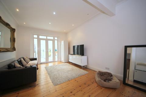 4 bedroom detached house to rent, Myddelton Gardens, London, N21