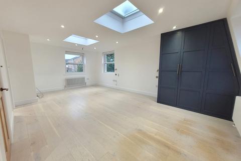 4 bedroom detached house to rent, Downs Road, London E5