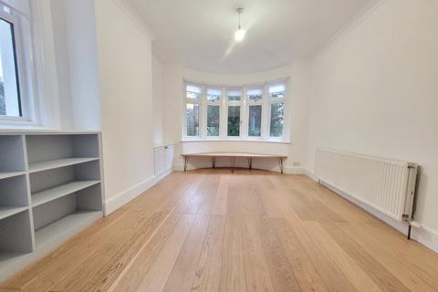 4 bedroom detached house to rent, Downs Road, London E5