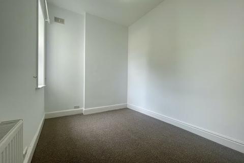 2 bedroom ground floor flat to rent, Southport PR8