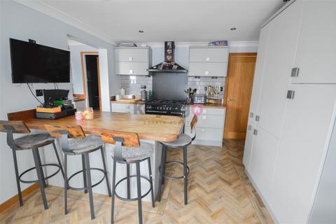 3 bedroom semi-detached house for sale, Curlew Avenue, Eckington, Sheffield, S21