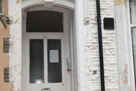 2 bedroom flat to rent, Claude Road, Cardiff