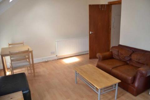 2 bedroom flat to rent, Claude Road, Cardiff