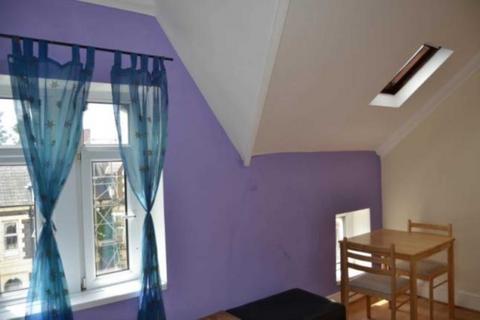 2 bedroom flat to rent, Claude Road, Cardiff