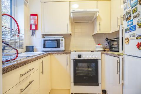 1 bedroom apartment for sale, Avongrove Court, The Avenue