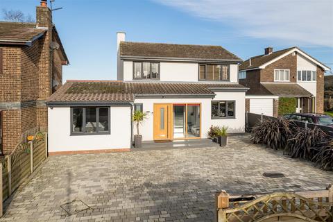 4 bedroom detached house for sale, The Close, Thurleigh