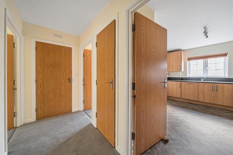 2 bedroom flat for sale, Bournemead, Bushey WD23