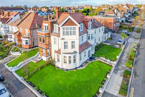 1 bedroom ground floor flat to rent, Chadwick Road, Westcliff-On-Sea