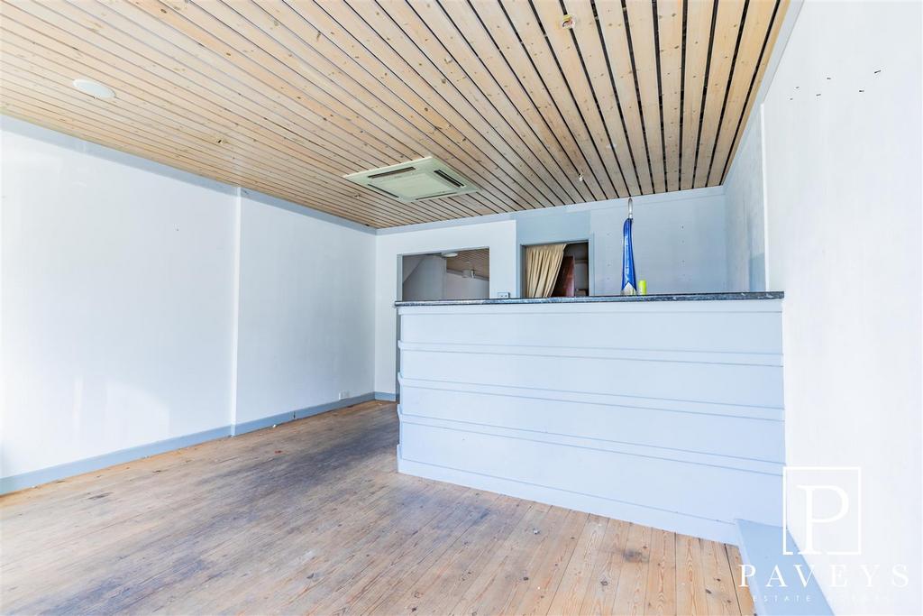 BAR & RECEPTION