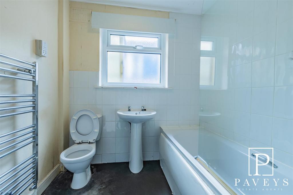 First floor flats x 2