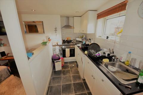 2 bedroom flat to rent, Knowle Road