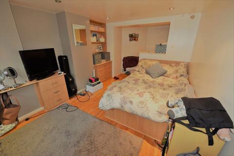 2 bedroom flat to rent, Knowle Road