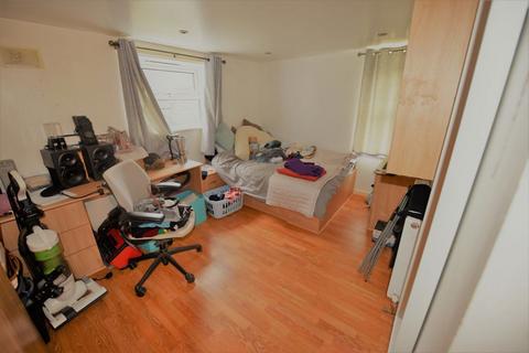 2 bedroom flat to rent, Knowle Road