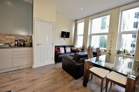 2 bedroom flat to rent, 35 Aire Street, Flat 3