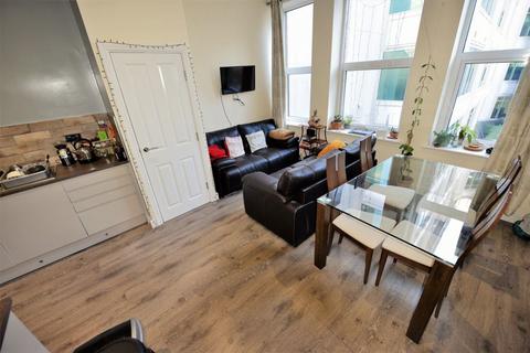 2 bedroom flat to rent, 35 Aire Street, Flat 3