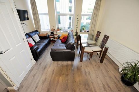 2 bedroom flat to rent, 35 Aire Street, Flat 3