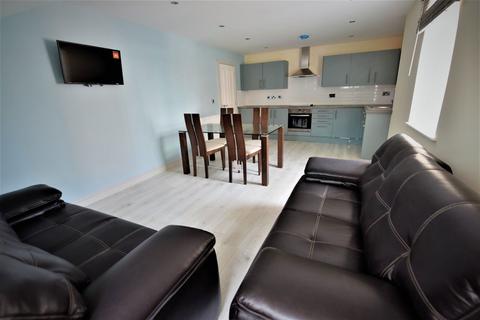 2 bedroom flat to rent, Aire Street