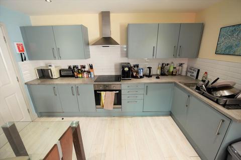 2 bedroom flat to rent, Aire Street