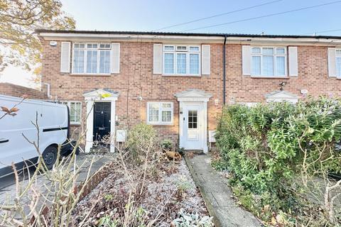 2 bedroom end of terrace house to rent, Edgware HA8