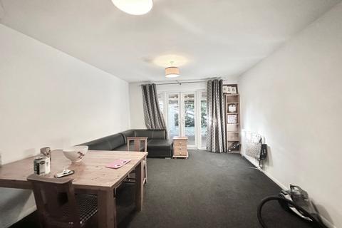 2 bedroom end of terrace house to rent, Edgware HA8