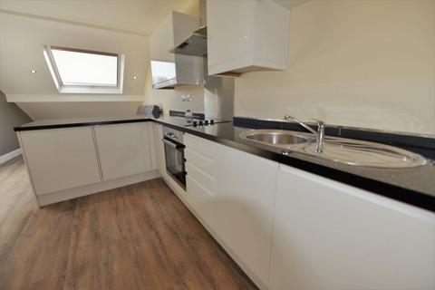 2 bedroom flat to rent, 16 Woodsley Road Flat 6