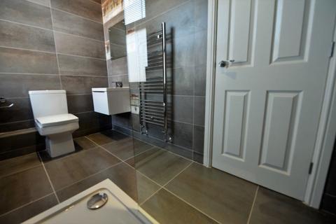 2 bedroom flat to rent, 16 Woodsley Road Flat 6