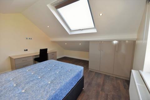 2 bedroom flat to rent, 16 Woodsley Road Flat 6
