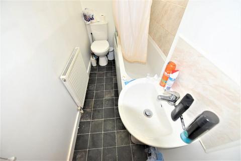 3 bedroom house to rent, Chiswick Terrace