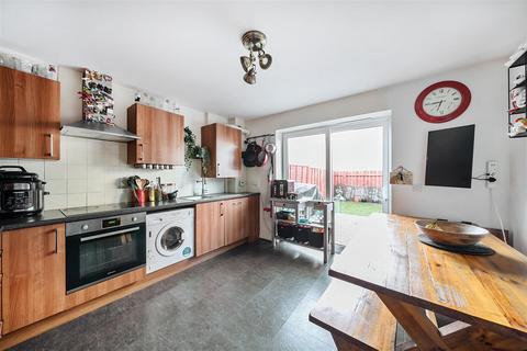 3 bedroom end of terrace house for sale, Harrow Close, Bedford