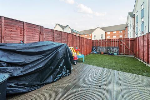 3 bedroom end of terrace house for sale, Harrow Close, Bedford