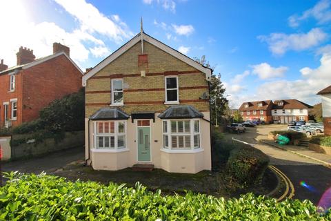 2 bedroom ground floor maisonette to rent, Rock Road, Borough Green TN15