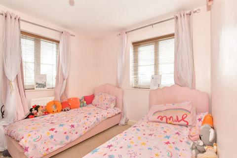 50 Glimmer Way, Wainscott, Rochester, ME3 8FL