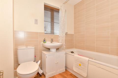 50 Glimmer Way, Wainscott, Rochester, ME3 8FL