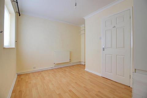 2 bedroom terraced house to rent, Hillcrest Avenue, Dereham