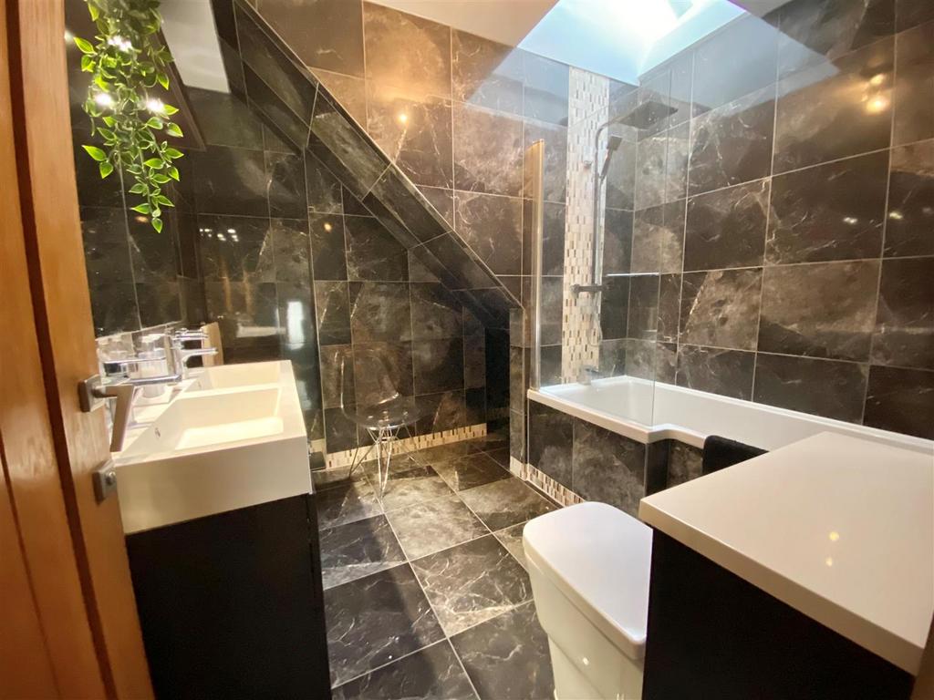 Bathroom 2.jpg