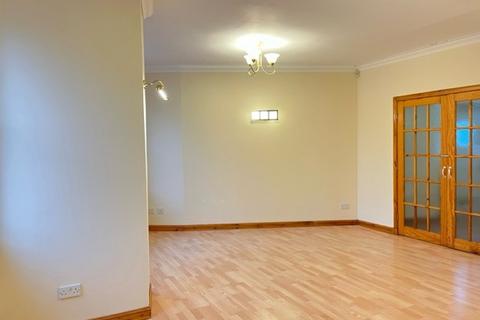 2 bedroom flat to rent, Rattray Street, Bo'Ness EH51