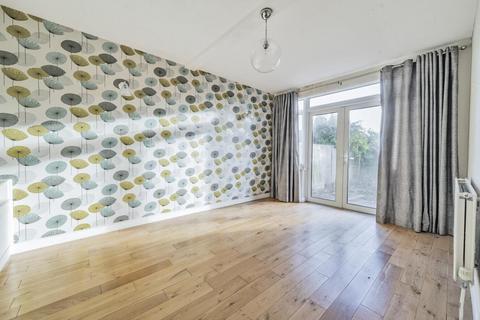 3 bedroom flat for sale, Mattock Lane, West Ealing