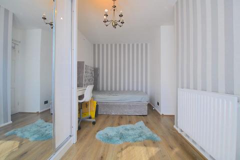 3 bedroom house for sale, Bow Common Lane, London E3