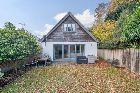 3 bedroom chalet for sale, Lynton Road, Petersfield, GU32