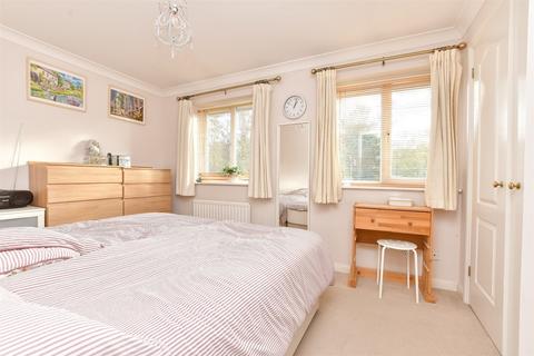 1 Pye Close, Caterham, CR3 5FQ