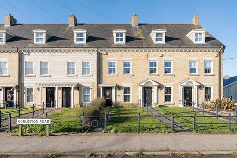 4 bedroom terraced house to rent, Gorleston Road, Oulton Broad