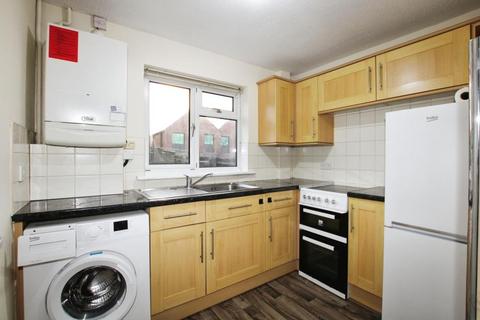 2 bedroom semi-detached house to rent, Ash Walk, Bristol BS10