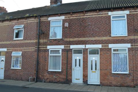 2 bedroom terraced house to rent, King Street, Castleford