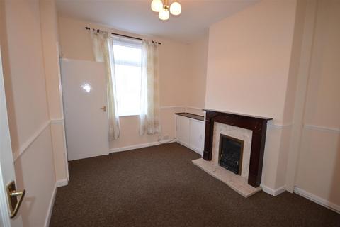 2 bedroom terraced house to rent, King Street, Castleford